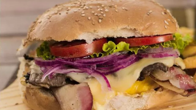 Probá las riquísimas hamburguesas.
