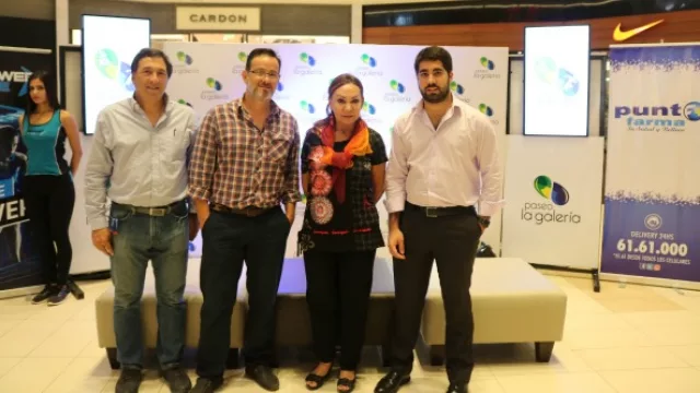 Paseo La Galería se calza las deportivas runner