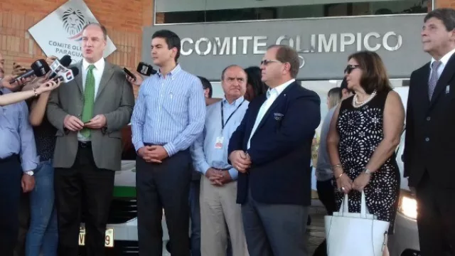 Rieder entregó 10 vehículos eléctricos a Itaipú Binacional