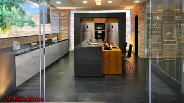 Combinación de materiales y textura, este espacio transmite una combinación armónica y coherente.