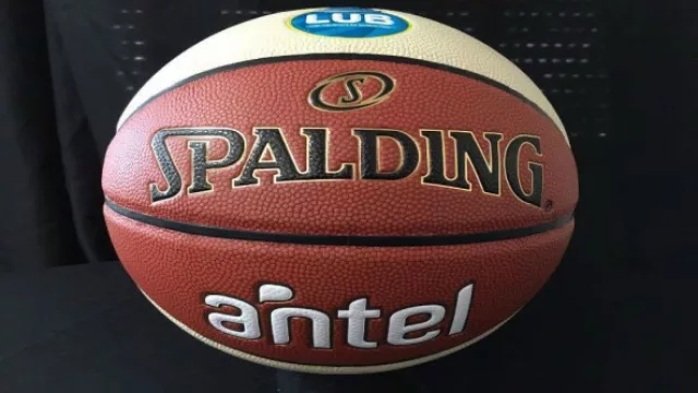 El precio de ser sponsor en las camisetas de básquetbol en UY (de US$ 4.000 a US$ 20.000 por año)