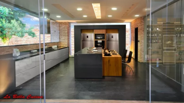 Combinación de materiales y textura, este espacio transmite una combinación armónica y coherente.