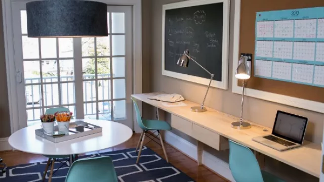 La decoración de la oficina refleja la personalidad del negocio.