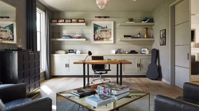 Trabajar desde la casa (algo muy común hoy en día)