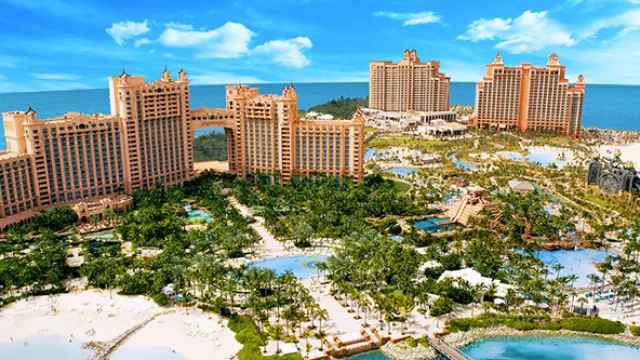El icónico Atlantis Royal Towers ofrece un montón de atracciones.