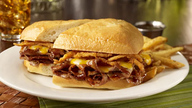 Imperdible el riquísimo BBQ Beef Sandwich.