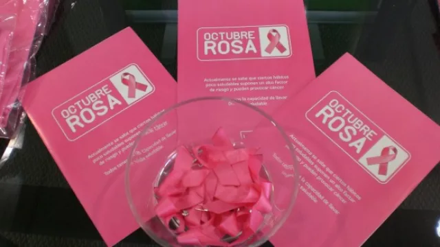 El Banco Amambay se viste de rosa por todo octubre