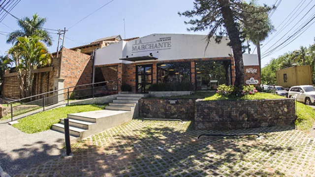 La Marchante se encuentra en Nuestra Señora del Carmen esq. Augusto Roa Bastos.