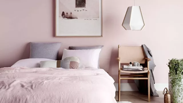 El rosa cuarzo es un color rosa pastel suave, dulce y muy femenino.