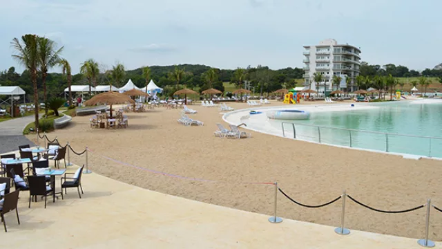 Piso a térmico color arena para Aqua Village.