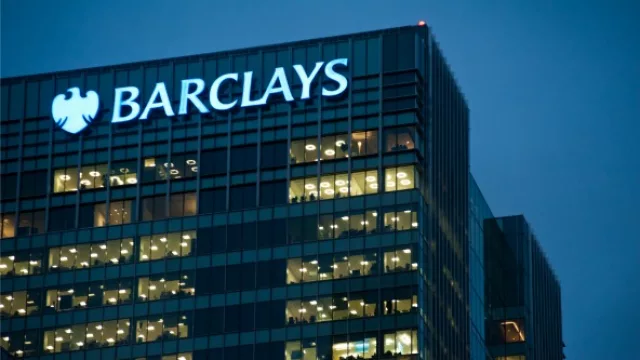 Para invertir, Barclays pone más fichas en Santander que en BBVA
