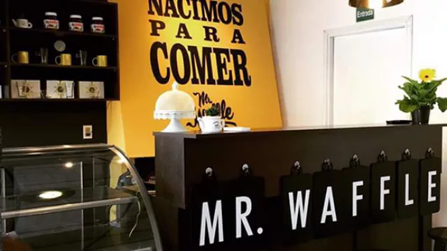 Se encuentra en el barrio Villa Morra, sobre la calle Ocampos Lanzoni entre Guido Spano y Andrade.