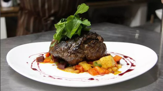 Narciso Bistró ubicado en el Hotel Boutique Las Lomas, en la calle Narciso R. Colmán 1909. 