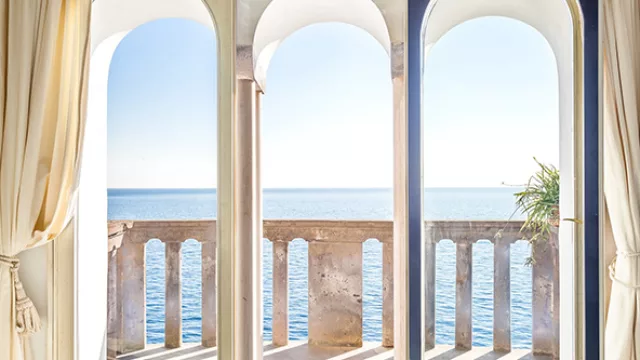 Entre los lugares ofrecidos se encuentran casas de árbol, castillos y villas.