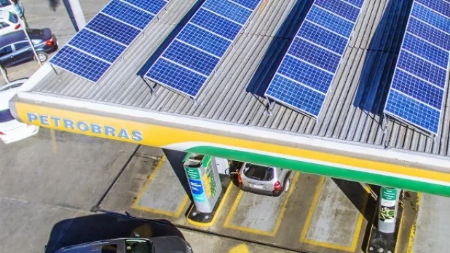 Petrobras se pone “ECO” y presenta la primera estación de servicios alimentada con energía solar