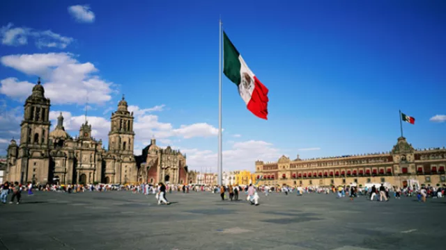 El Zócalo, señoras y señores. 