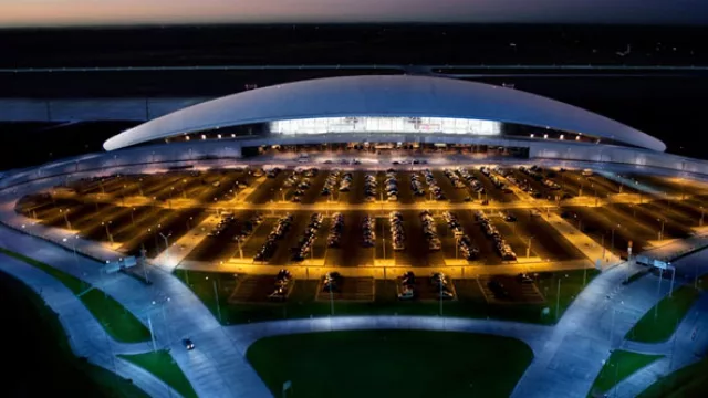 ¿Cuánto cuesta tener un avión parado en el Aeropuerto Internacional del Uruguay?