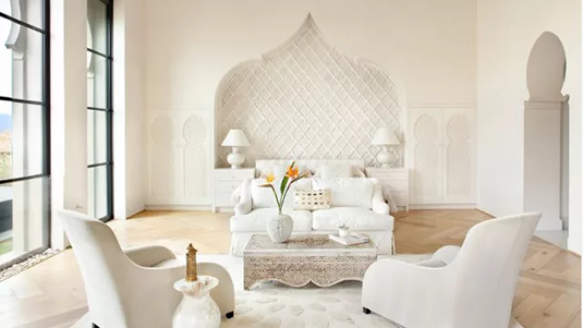 Utilizar todo blanco y dar el toque Marroquí con unos arcos, también es una buena opción.