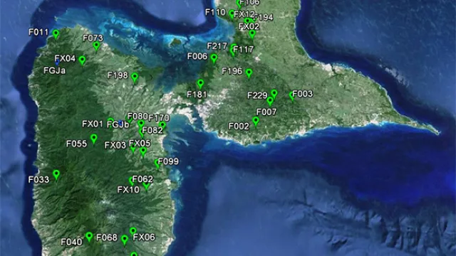 La isla está divida en dos y tiene la forma de una mariposa.