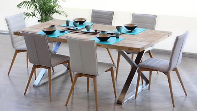 La tendencia de la temporada es la línea vintage ecléctica con mezcla de materiales y texturas como el lino, cuero y acero.