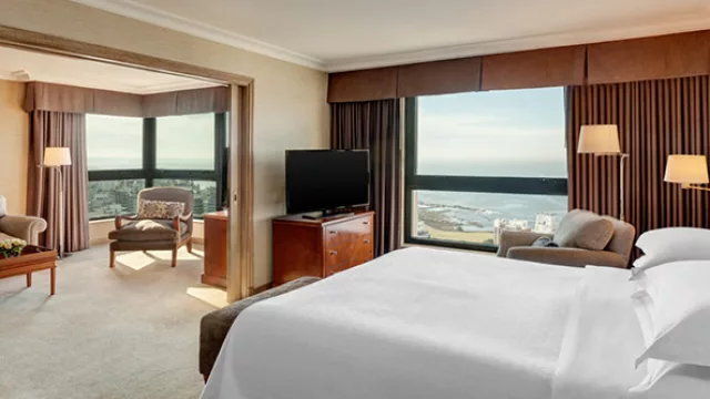 El Sheraton Montevideo se encuentra ubicado en la zona residencial de Punta Carretas.