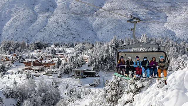 Esquiar en el Cerro Catedral.
