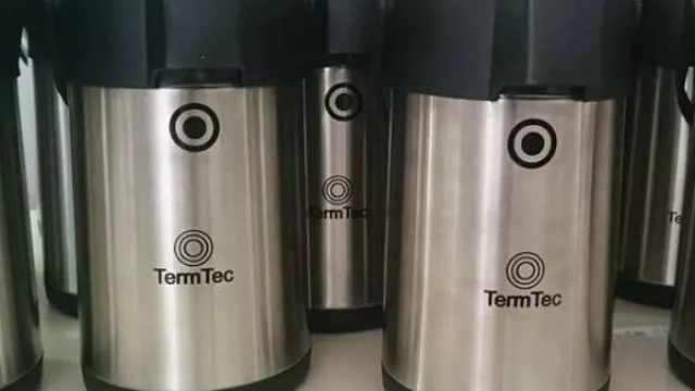 Para felicidad de los amantes del tereré o mate, llegó el termo “inteligente” que ceba solo