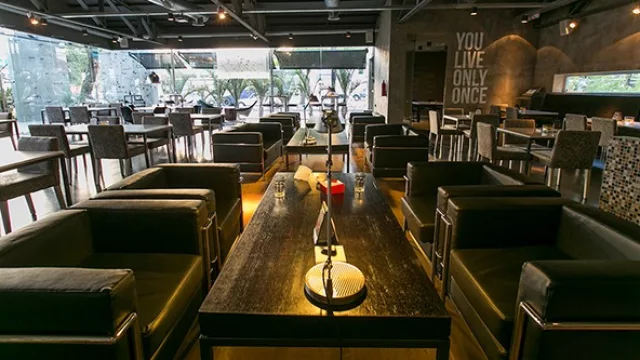 Morena Bar se encuentra sobre Sacramento esquina España. Las reservas se pueden hacer al 0984 125100.