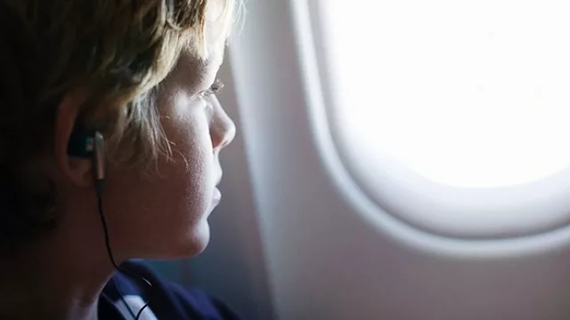 Todas las aerolíneas cuentan con un servicio que se encarga de velar por los niños que viajan solos.