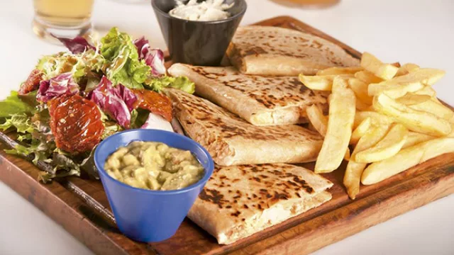 Deliciosos platos forman parte de su menú.