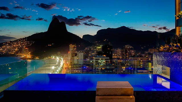 Desde el Praia Ipanema Hotel se puede divisar el imponente cerro do Corcovado.