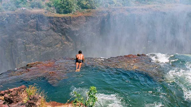 Las Cataratas Victoria es otro de los espectáculos naturales que no te podés perder.