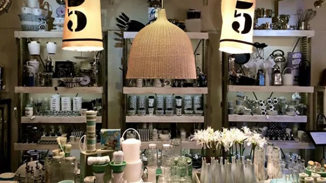 Casa Cinco se encuentra en la calle Teniente Vera 769 esquina Senador Long.