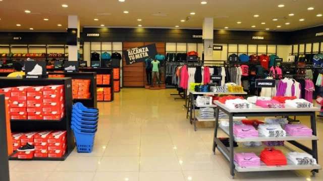Nike marca presencia en el nuevo centro comercial de Asunción. (Es su 14° local)