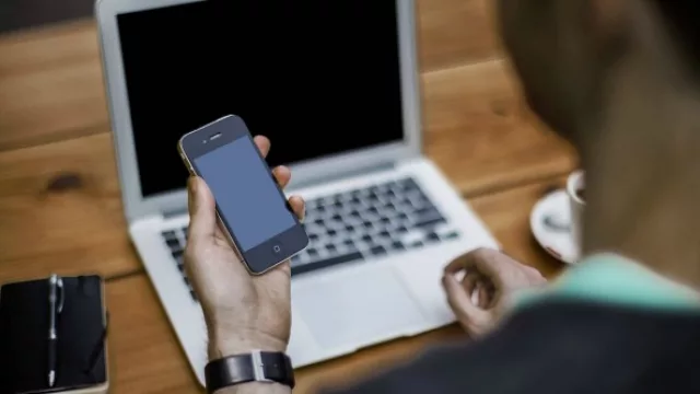 Nuevos teclados permiten escribir en el móvil con una sola mano