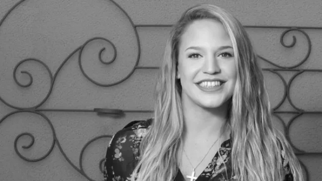 Clara Vago (Departamento Comercial)