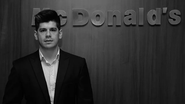 Eleazar Ortega (Gerente de Marketing)