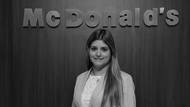 Cinthia León (Gerente de Finanzas)