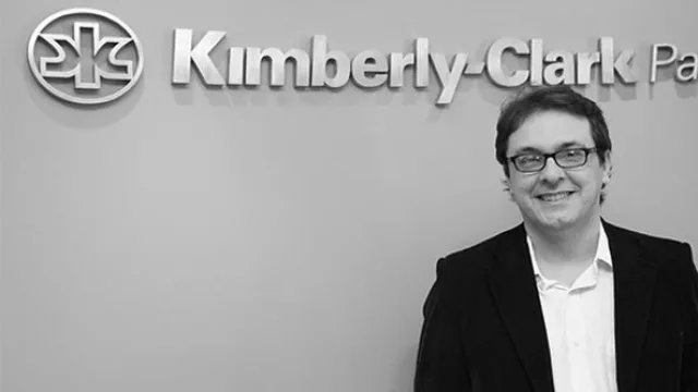 Eduardo Alvarenga (Jefe de Marketing)