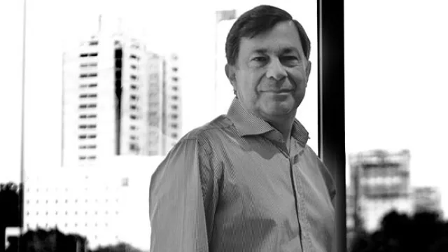 Víctor González Acosta (Presidente)