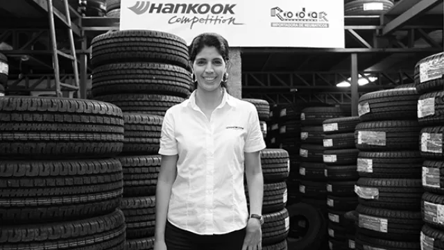 Laura Salinas - Gerente de Recursos Humanos