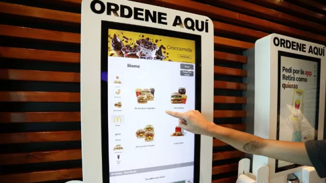 McDonald’s lanza su primer local 100% de atención digital de Latinoamérica (en el Aeropuerto de Ezeiza, Buenos Aires)