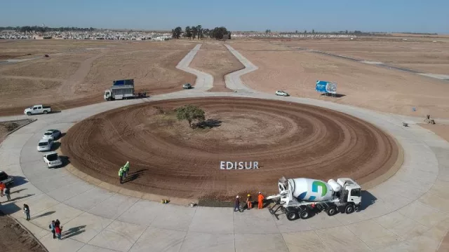 Grupo Edisur pavimenta 3 barrios con hormigón sustentable y se ahorra 2.500 vueltas en auto alrededor de la tierra (Holcim la reconoce)