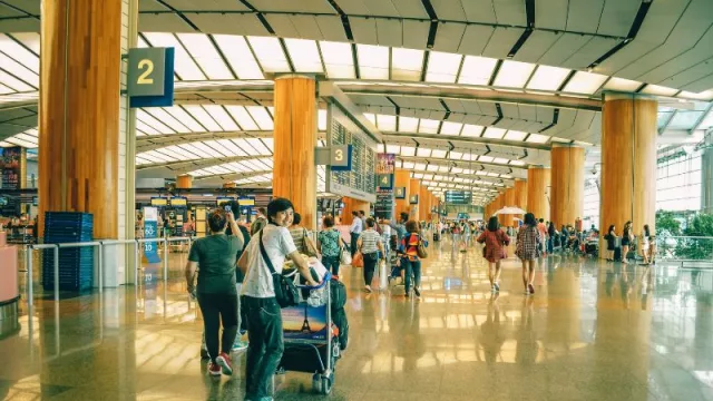 Viajantes tempraneros. Reactivación del turismo a nivel mundial tiene rostro juvenil