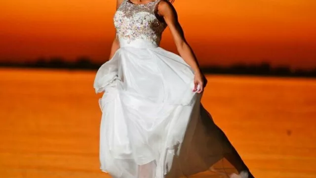 Sin hada madrina aumenta demanda de eventos: Efecto Cenicienta creció 20% más en alquiler de vestidos