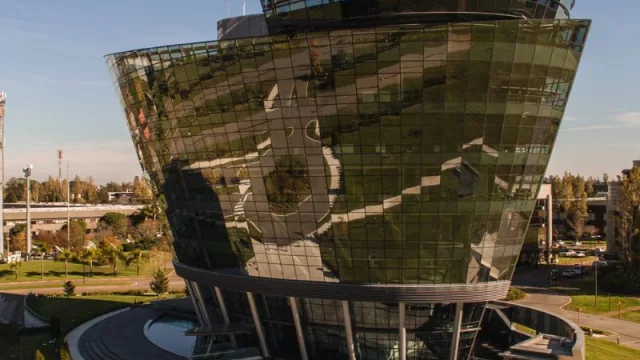 De la Suiza de allá a la Suiza de acá (grupo financiero suizo Syz Group llega a Uruguay y se instala en Zonamérica)