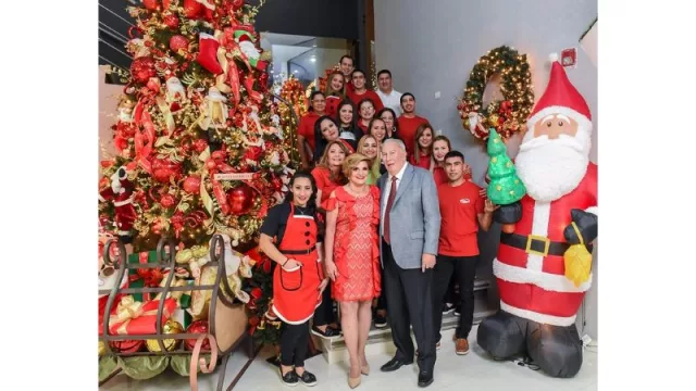 Otro año en que Universal Import vistió a la Navidad: recibió alrededor de 200 clientes por día