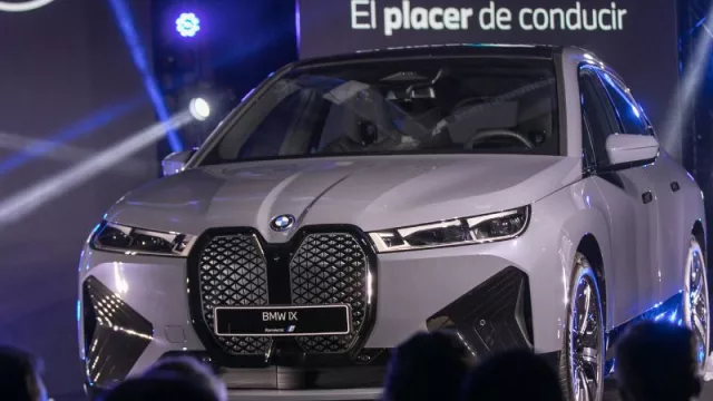 BMW lidera en el segmento premium y los uruguayos prefieren híbridos enchufables (la nueva X1 híbrida llega a mitad de año)