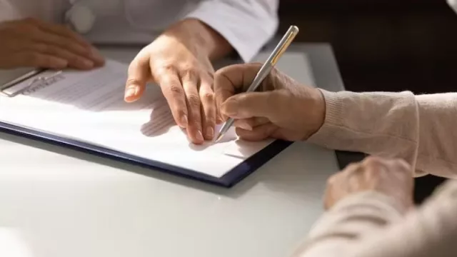 El edadismo y el historial clínico previo afectan a la contratación de los seguros privados de salud