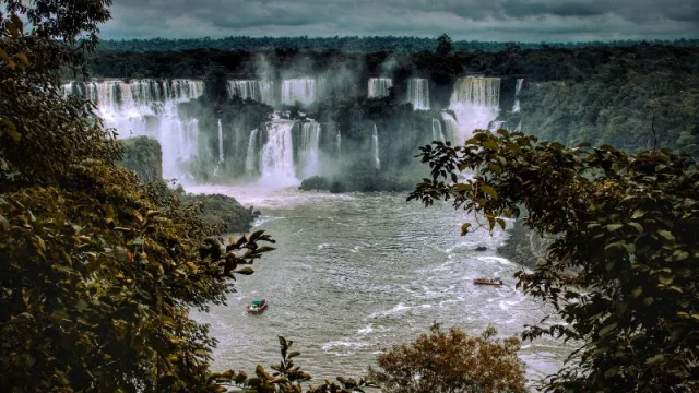 Feriados le vienen bien a CDE: volumen de negocios se elevó 30% (y se configura nuevo perfil comercial)